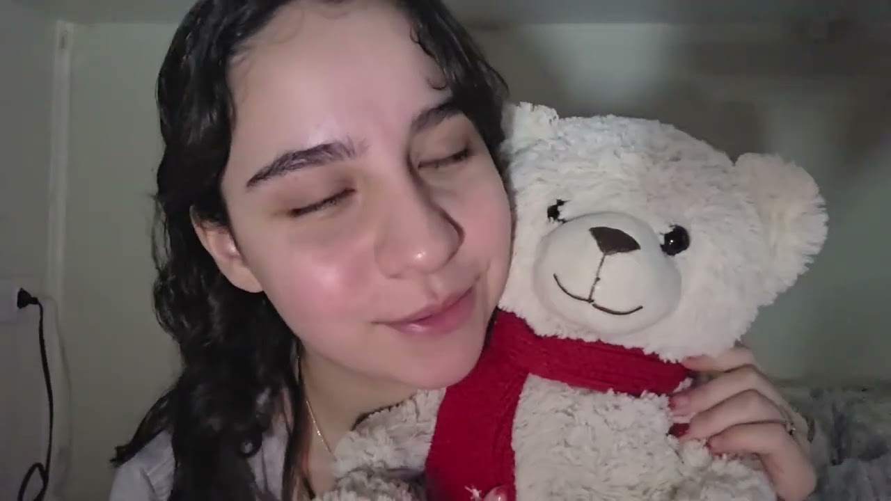 Asmr - Festa do Pijama com a sua amiga passiva agressiva (Tapping, voz suave, eating, ...)