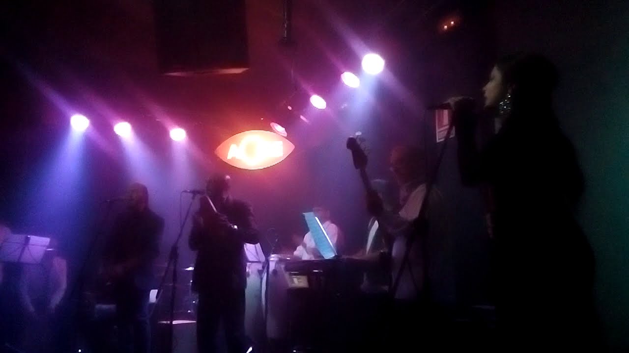 D'kantaka en sala Acme