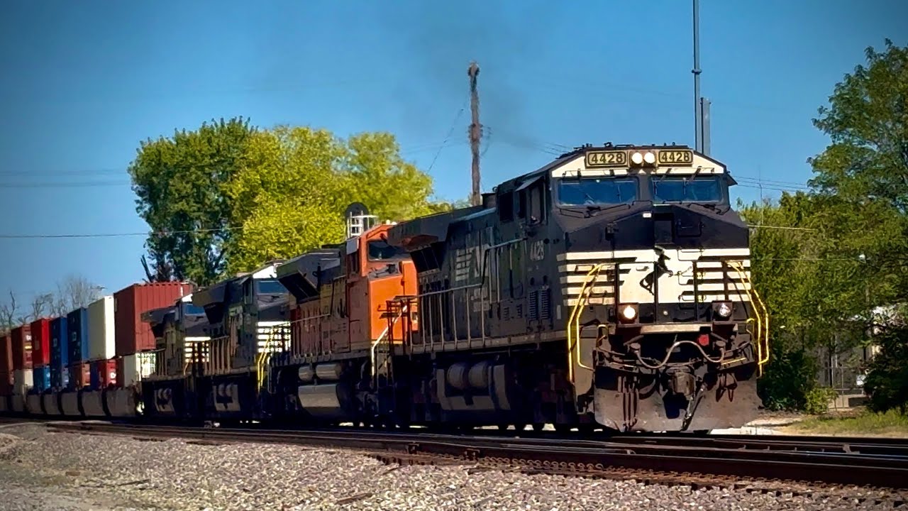 NS train meet with some interesting power!