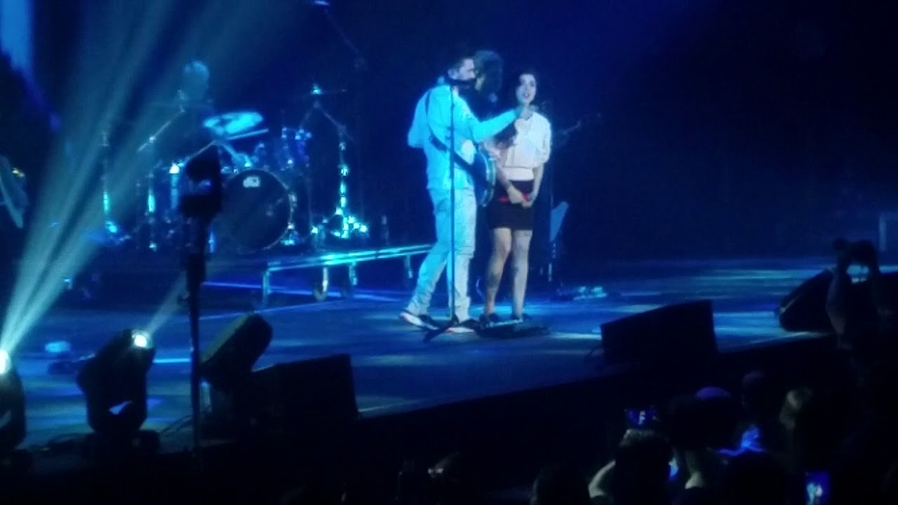 Juanes y Mon Laferte. Fotografía