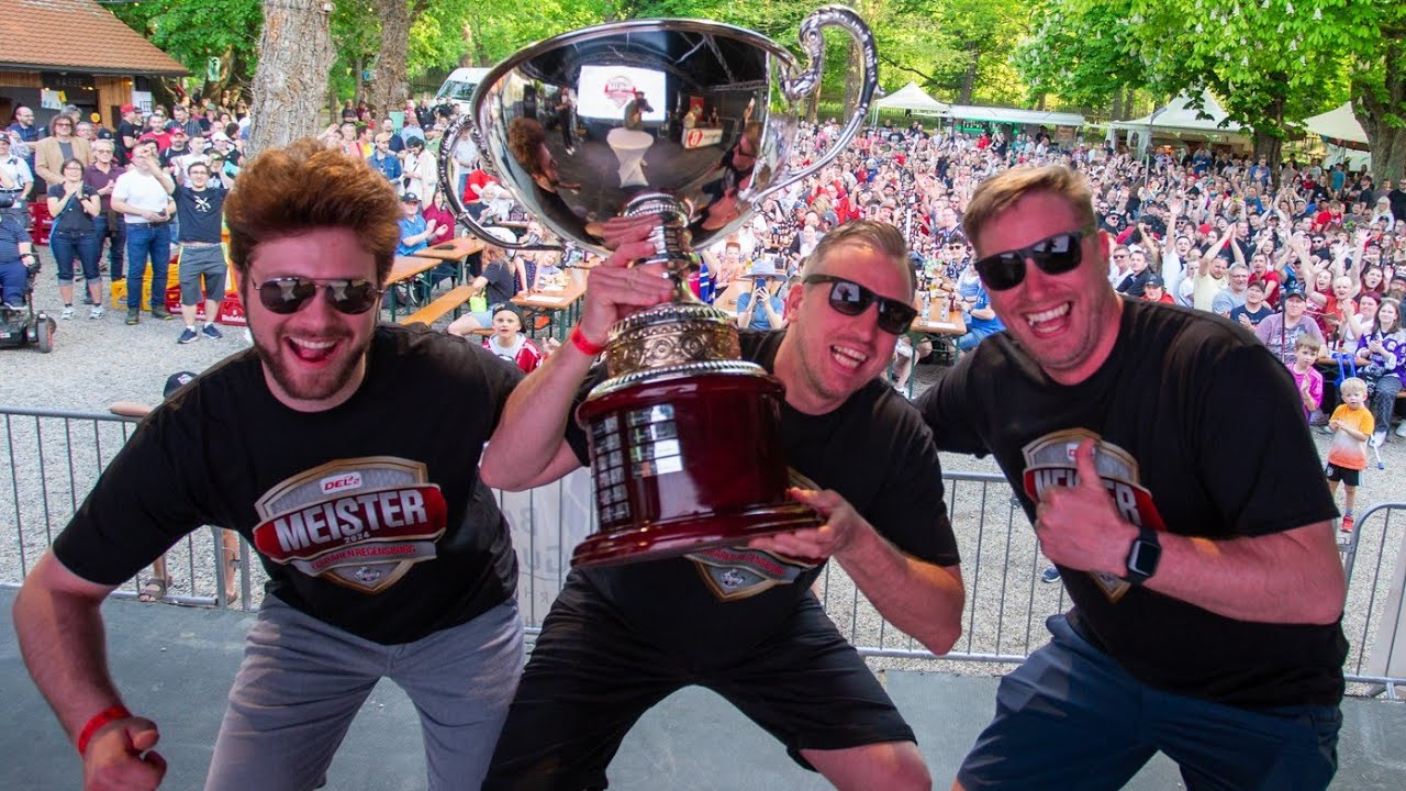 TITEL MIT DEN FANS GEFEIERT: DAS WAR DER SAISONABSCHLUSS DER EISBÄREN REGENSBURG
