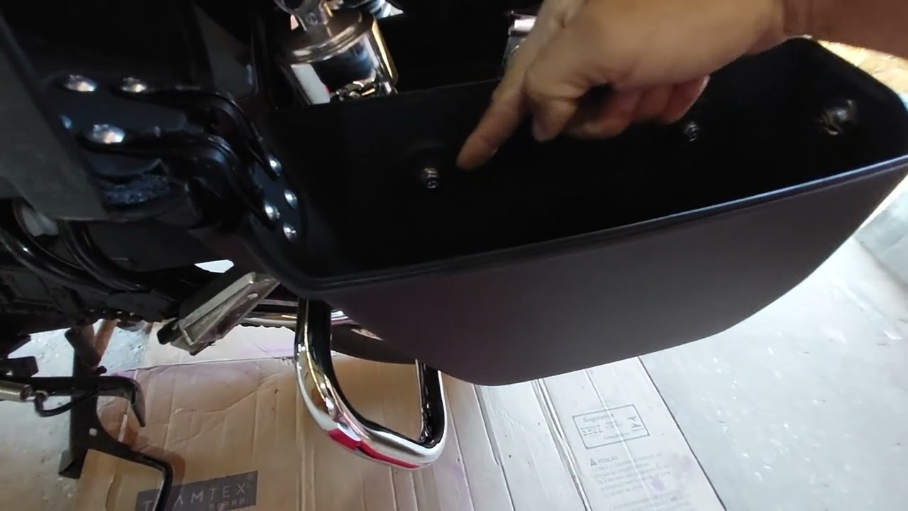 Como retirar os alforges laterais da master rider 150cc.