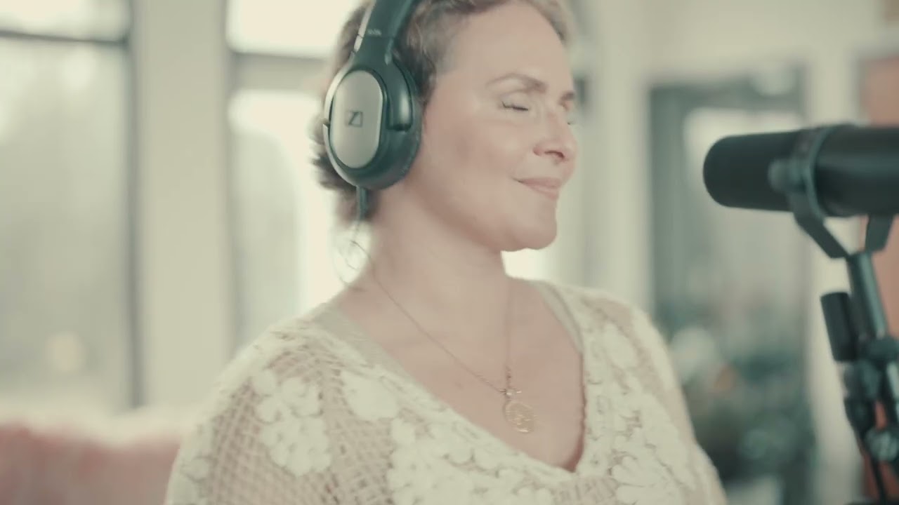 Let`s Keep Dancing (acoustic video) &ndash; Emiliana Torrini