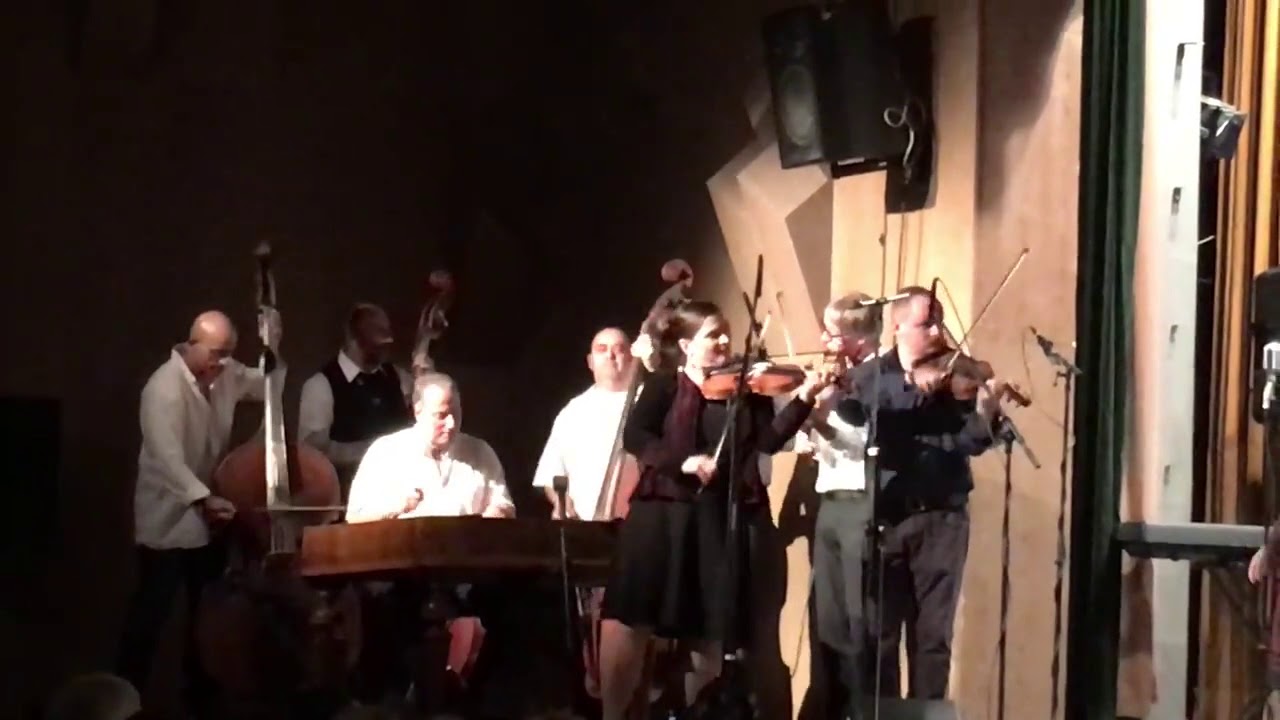 Csall&oacute; &eacute;s Duna Folk Band zenekar: Bodrogk&ouml;zi dallamok