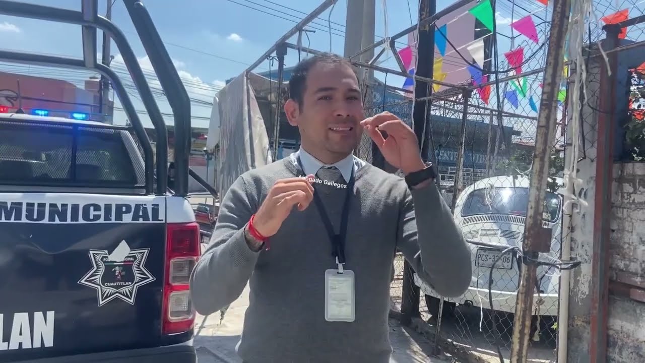 Se termina este embargo... Bye señor moises.. Fuerza publica en estado de mexico.