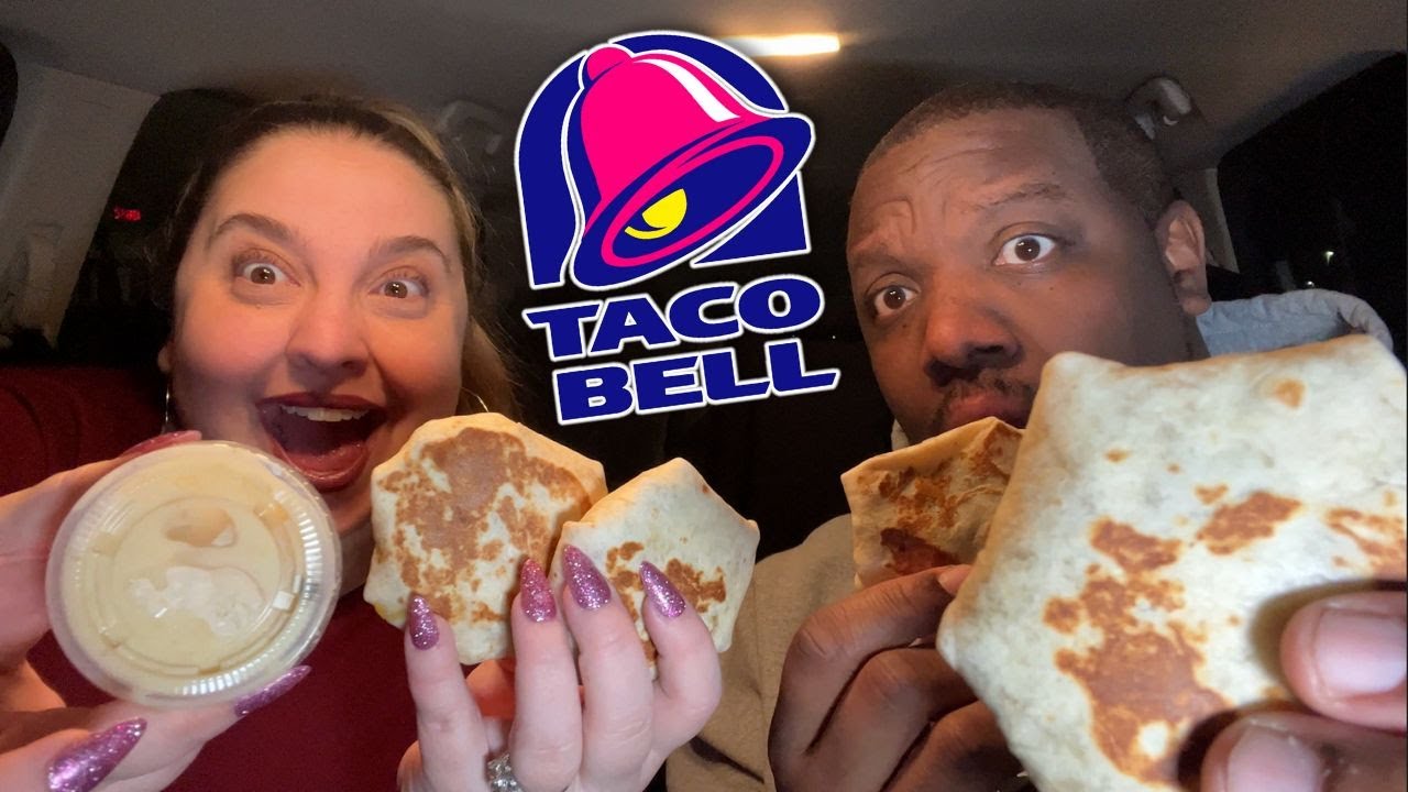 Trying New TACO BELL Steak & Queso CRUNCHWRAP SLIDERS! [Food Review]