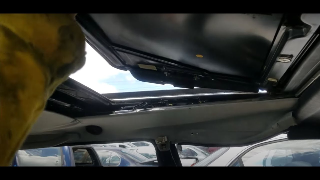 W124 - HOW-TO - Sunroof Disassembly.