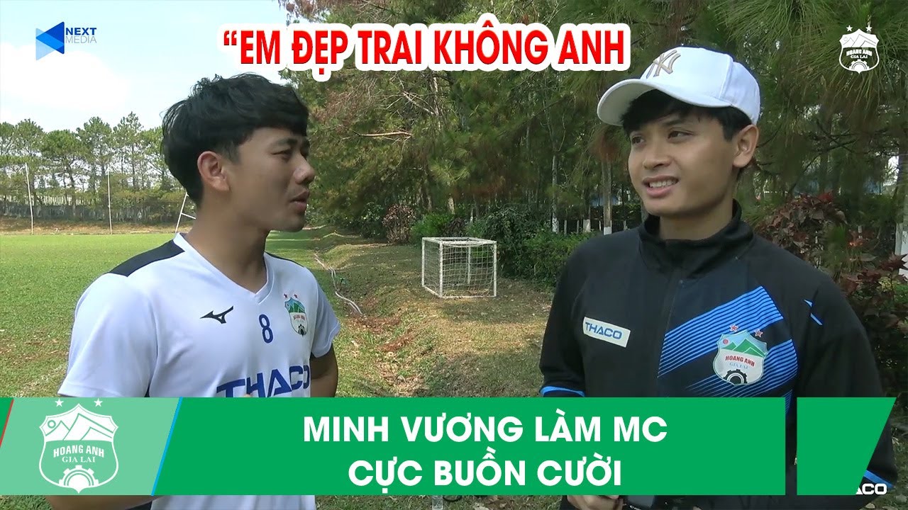 Minh Vương thử tài MC hỏi XOÁY cực hài tân phiên dịch viên điển trai của HAGL