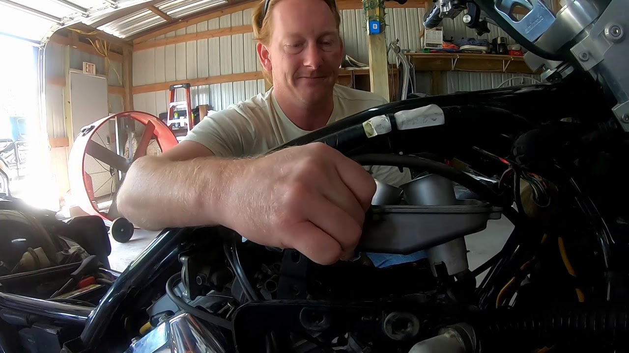 Motorcycle Series:  97 Honda Magna 750 V4 carburetor rebuild PART 1