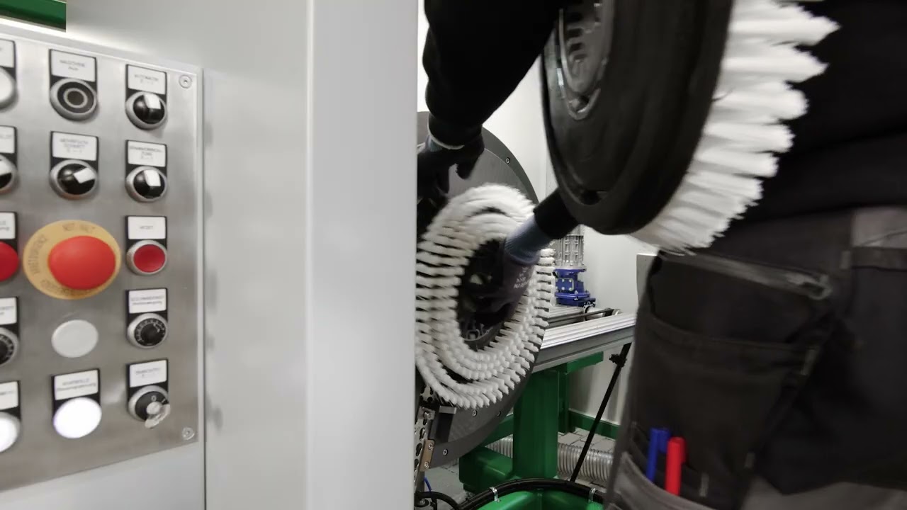 Roth Composite Machinery - V-U-BFA - New vertical universal disc and roller brush machine concept