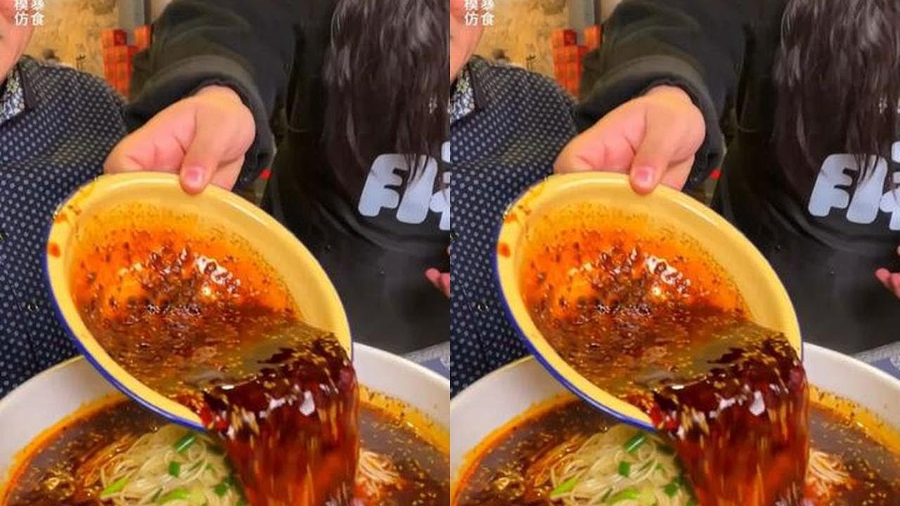 四川大哥吃辣好厉害，向料已经是囊中之物了#调料 #重庆小面