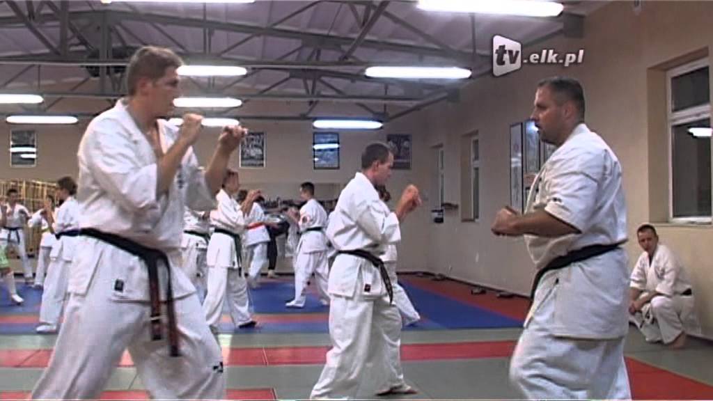 Zawodnicy Klubu Karate Kyokushin na podium