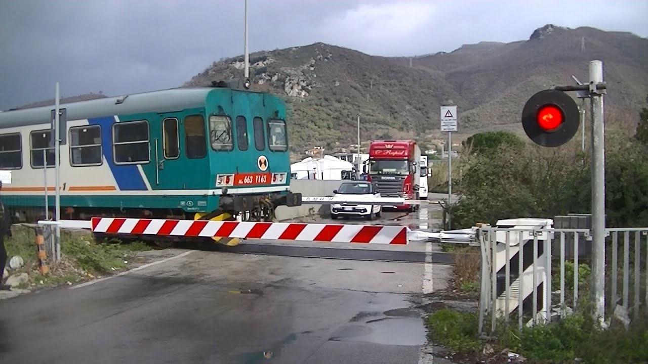 Spoorwegovergang Mercato San Severino (I) // Railroad crossing // Passaggio a livello