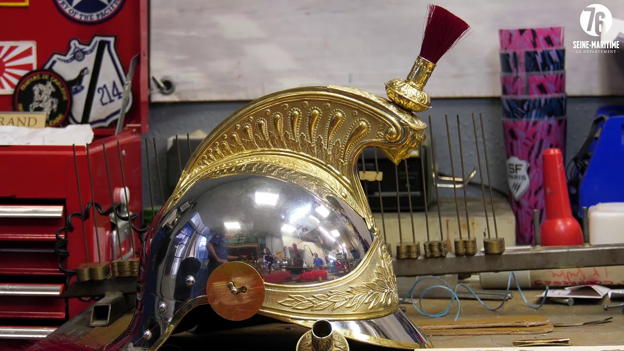 Au coeur de l'atelier casques de la Garde Républicaine.