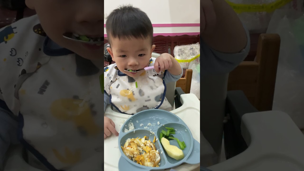 Em bé tập ăn | thockhonghu