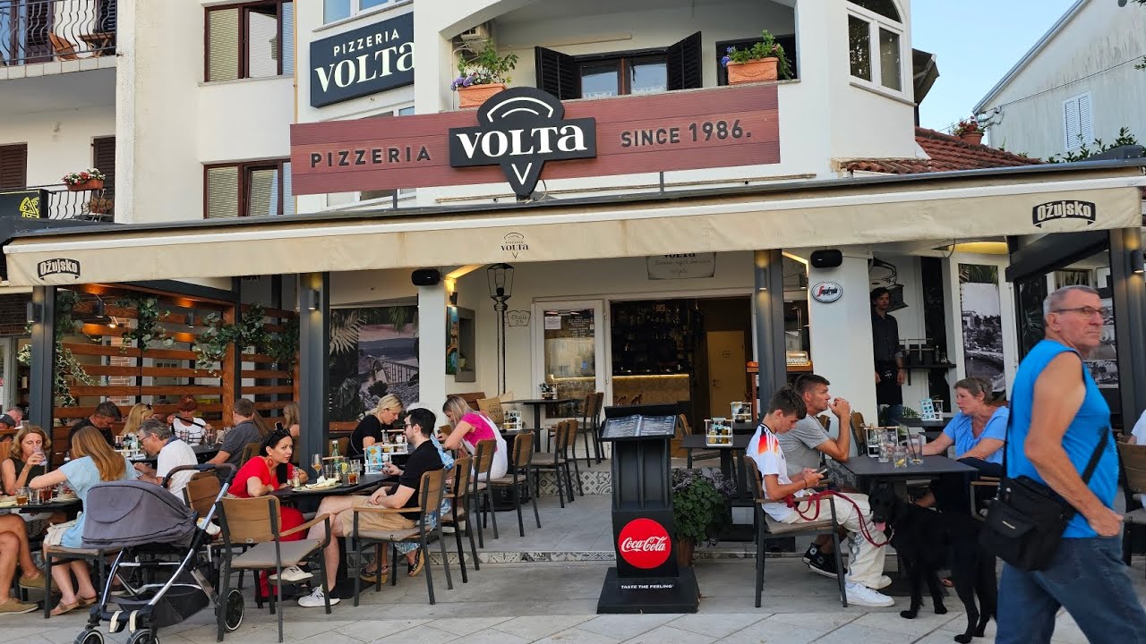 Island Krk Malinska Walking tour 8k Spaziergang durch Malinska am Abend
