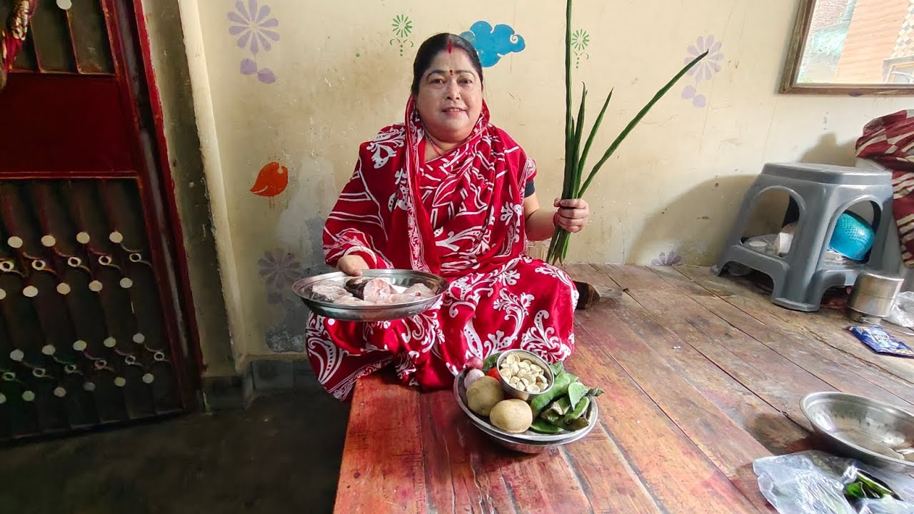  আলু বডি দিয়ে সোন্নাখাদা দিয়ে মাছের ঝাল আর লঙ্কা পিয়াজ দিয়ে ডিম ভাজা#viralvideo 