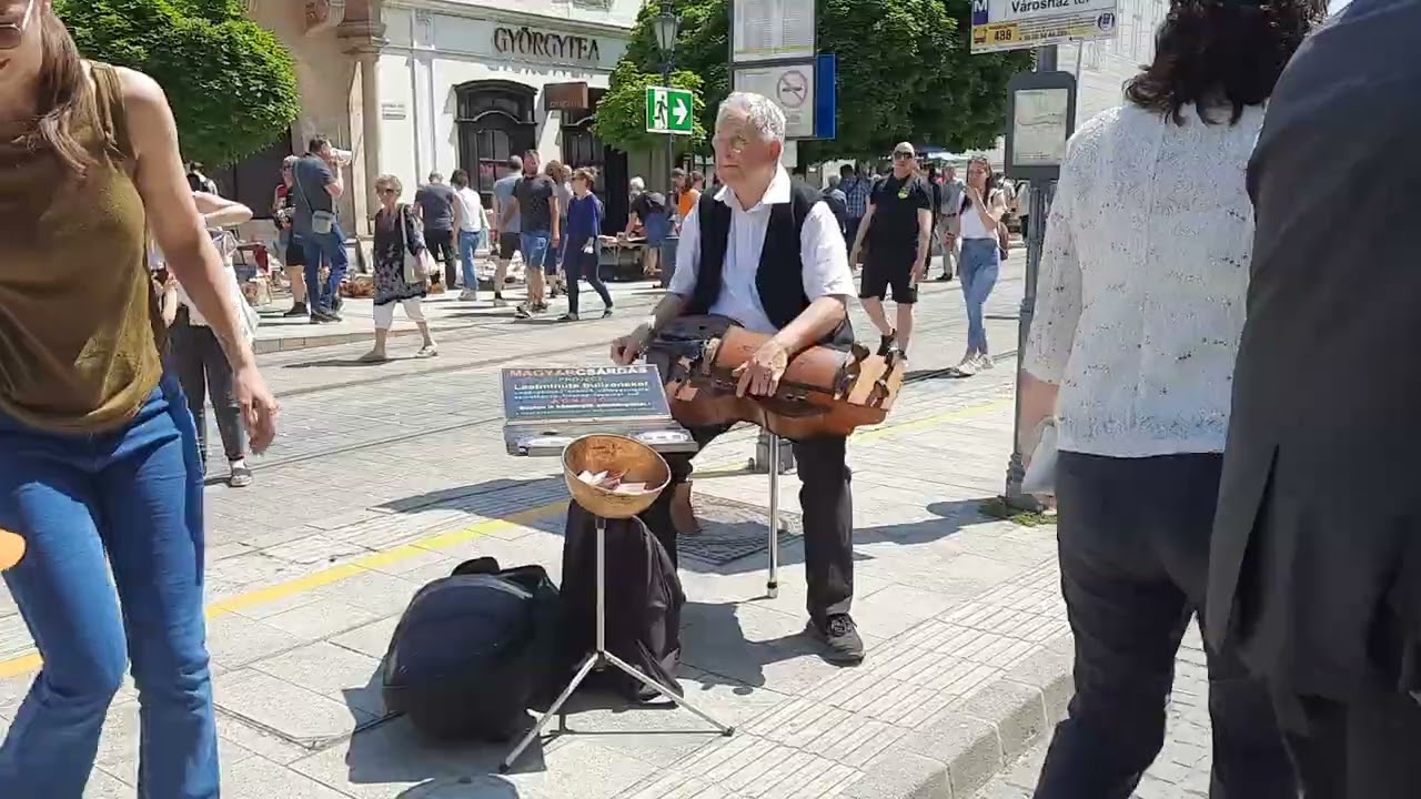 Nád a házam teteje a miskolci régiségvásáron tekerővel 20230604