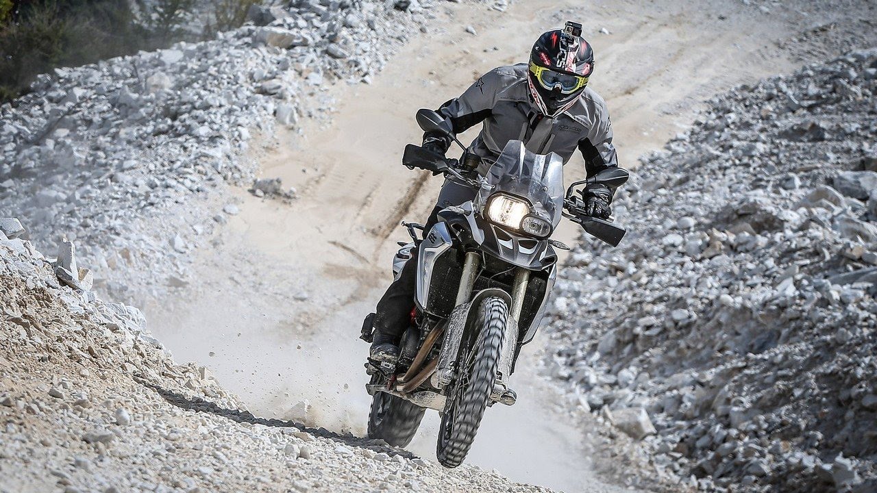 Con la BMW F 800 GS alla scoperta delle cave di marmo di Carrara