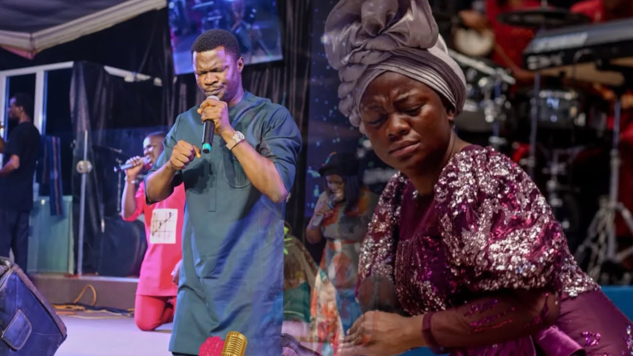 TOLUWANISINGS AND ADEYINKA ALASEYORI SCATTERED EVERYWHERE WIT POWERFUL PRAISE AND WORSHIP 