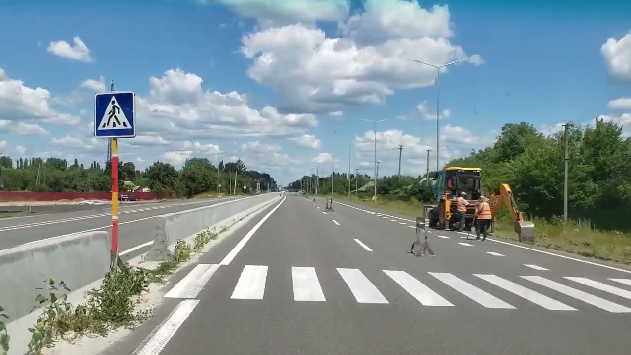 Дорога в Чернигов как на машине времени, очень красивый и чистый город