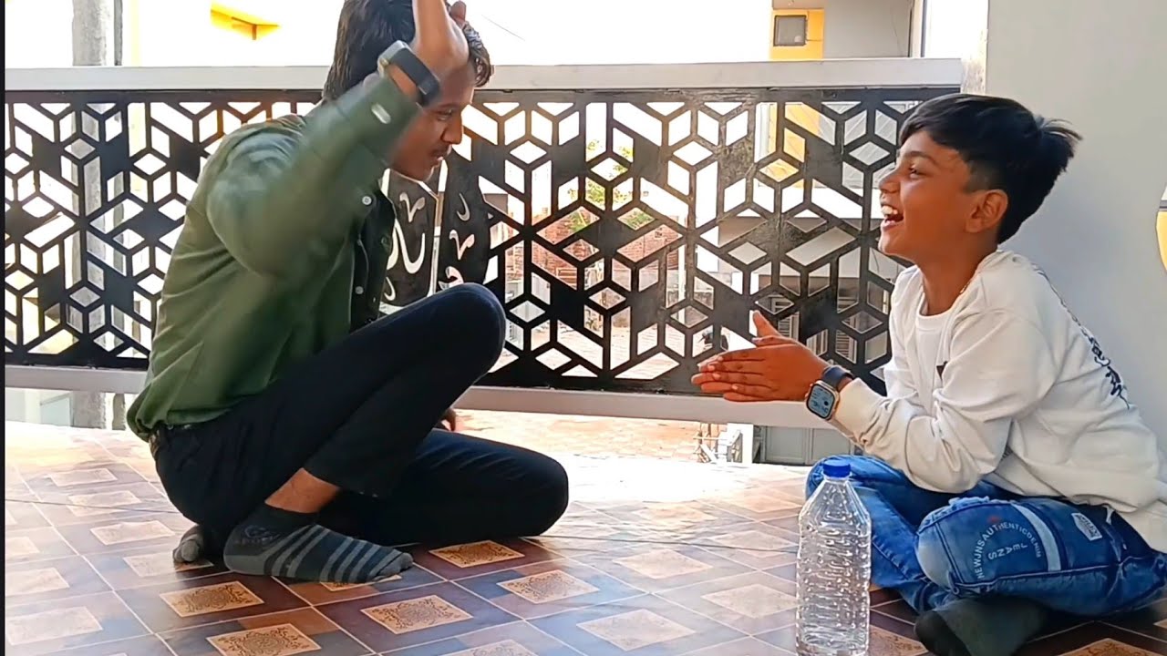 BOTTLE FLIP CHALLENGE 😁