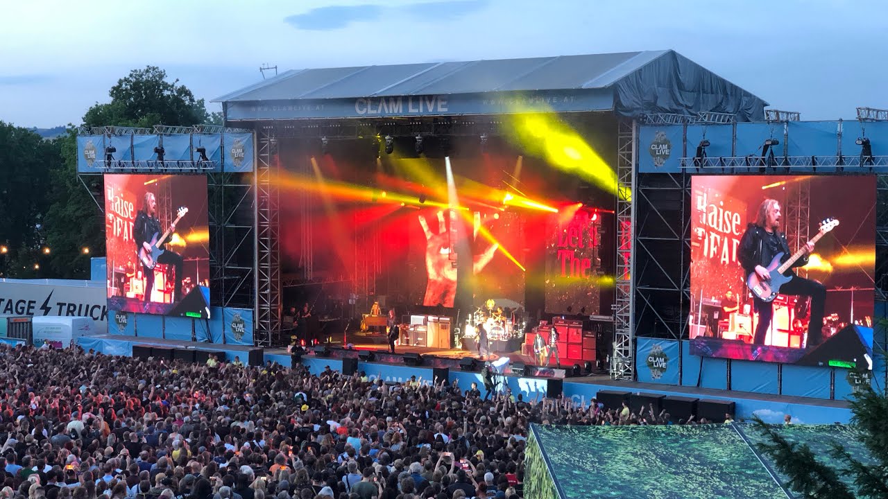 Hollywood Vampires / Alice Cooper - I‘m 18 - Live at Burg Clam / Austria 01.07.2023