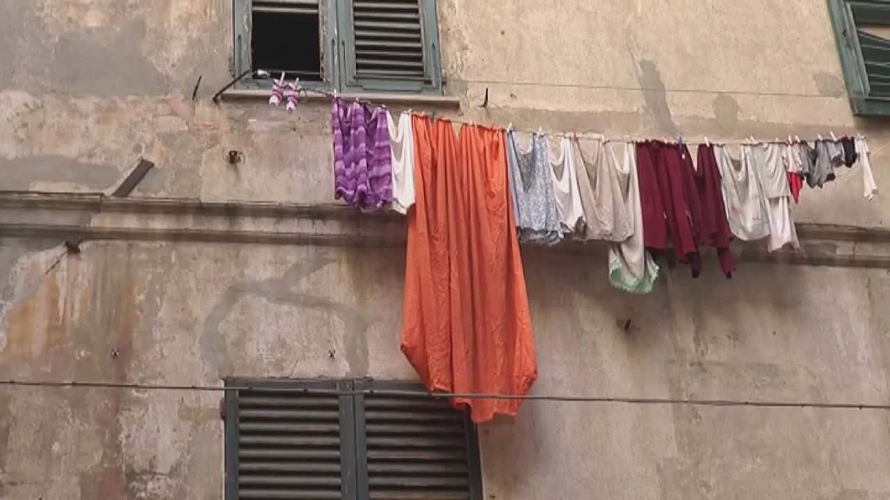 Povertà in aumento: sempre più anziani, ma anche donne e giovani lavoratori