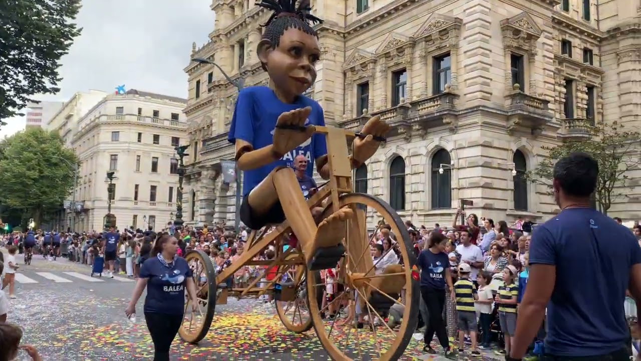 Desfile de la Ballena en Bilbao Jaiak Aste Nagusia 2024