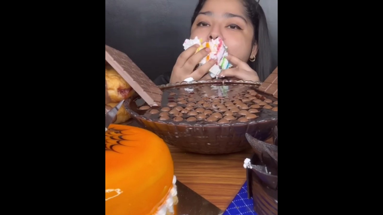 Rainbow ..🤤✨ pastry eating, chocolate hot bowl 🍫@MaddyEats #asmreating#cake#pastry#chocolate