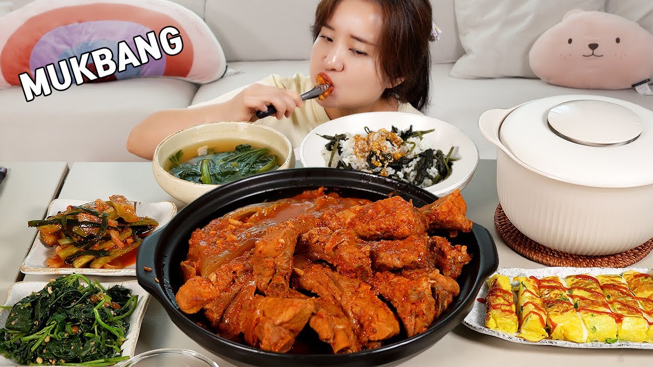 Mukbang :) Вы пробовали тушеные свиные ребрышки с выдержанным кимчи? Это потрясающе!