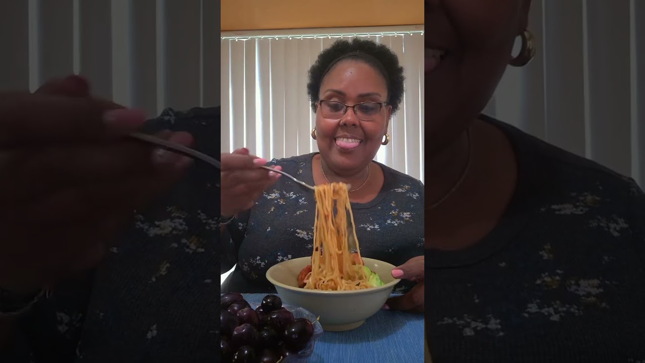 Лапша Indomie/Куриные кусочки и авокадо на ужин сегодня вечером