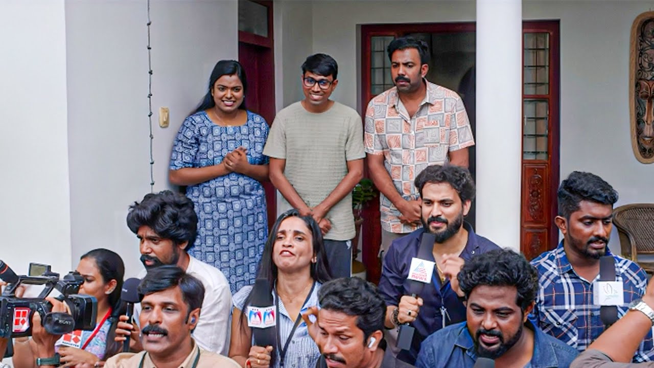 വൈറലാകാന്&zwj; വേണ്ടി മനഃപൂര്&zwj;വ്വം ചെയ്തതാണോ നഗ്നതാ പ്രദര്&zwj;ശനം..! | Innocent Malayalam Movie | Comedy മ