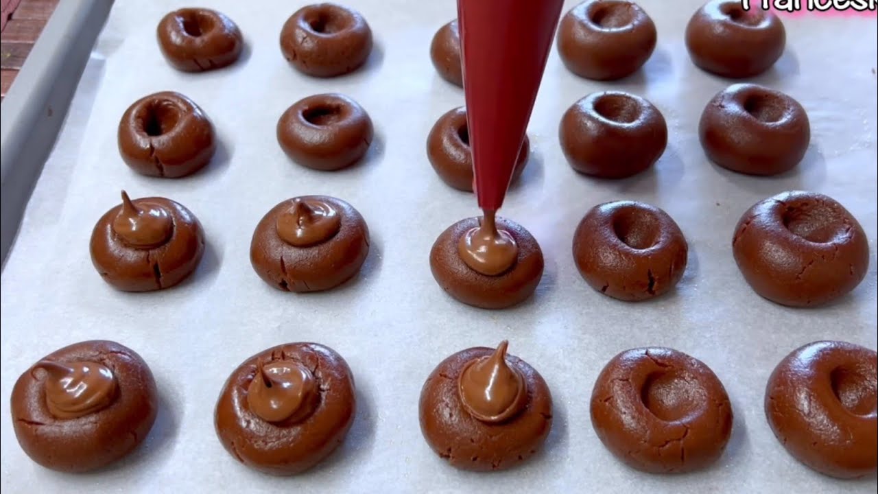 BISCOTTI ALLA NUTELLA SOLO 3 INGREDIENTI IN 5 MINUTI - NUTELLOTTI 😋 | 3 ingredients: Nutella cookies