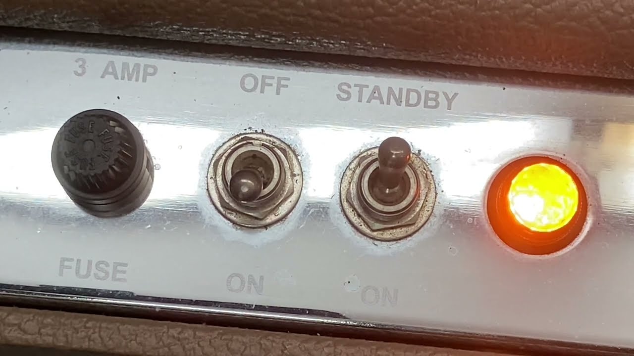 How To Turn On (and Off) a Tube Guitar Amplifier With a Standby Switch