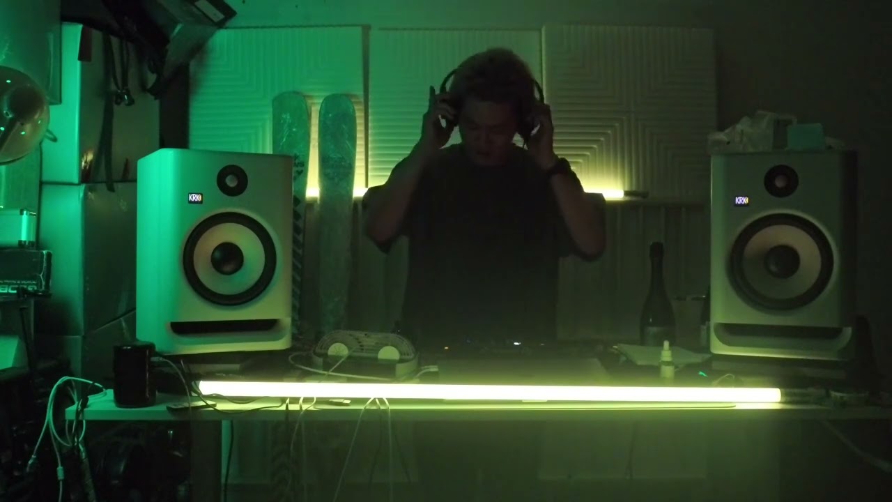 Drum & Bass Mix by Blackmonkey in Room 27