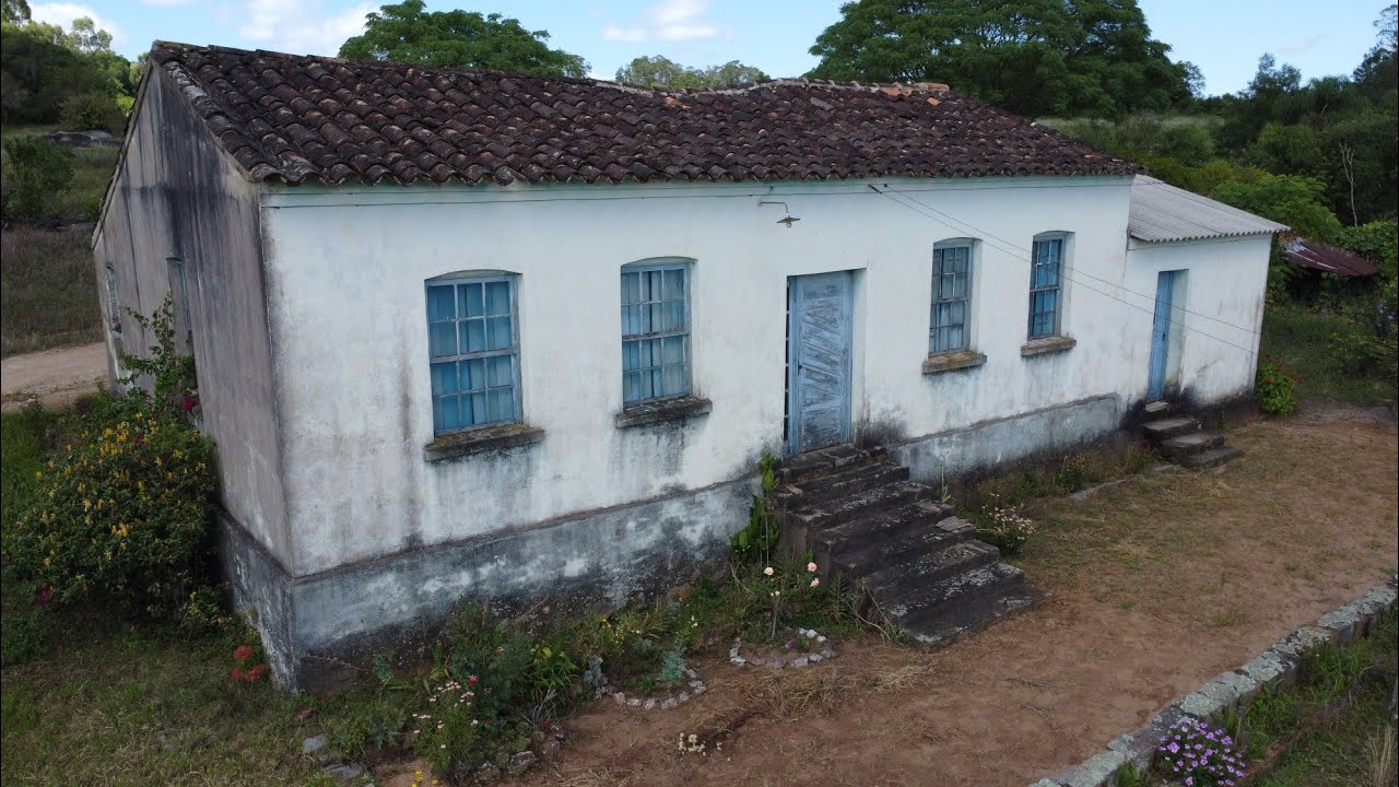 IDOSA QUE MORAVA SOZINHA TEVE QUE IR EMBORA E DEIXOU TUDO INTACTO NO CASARÃO ABANDONADO!