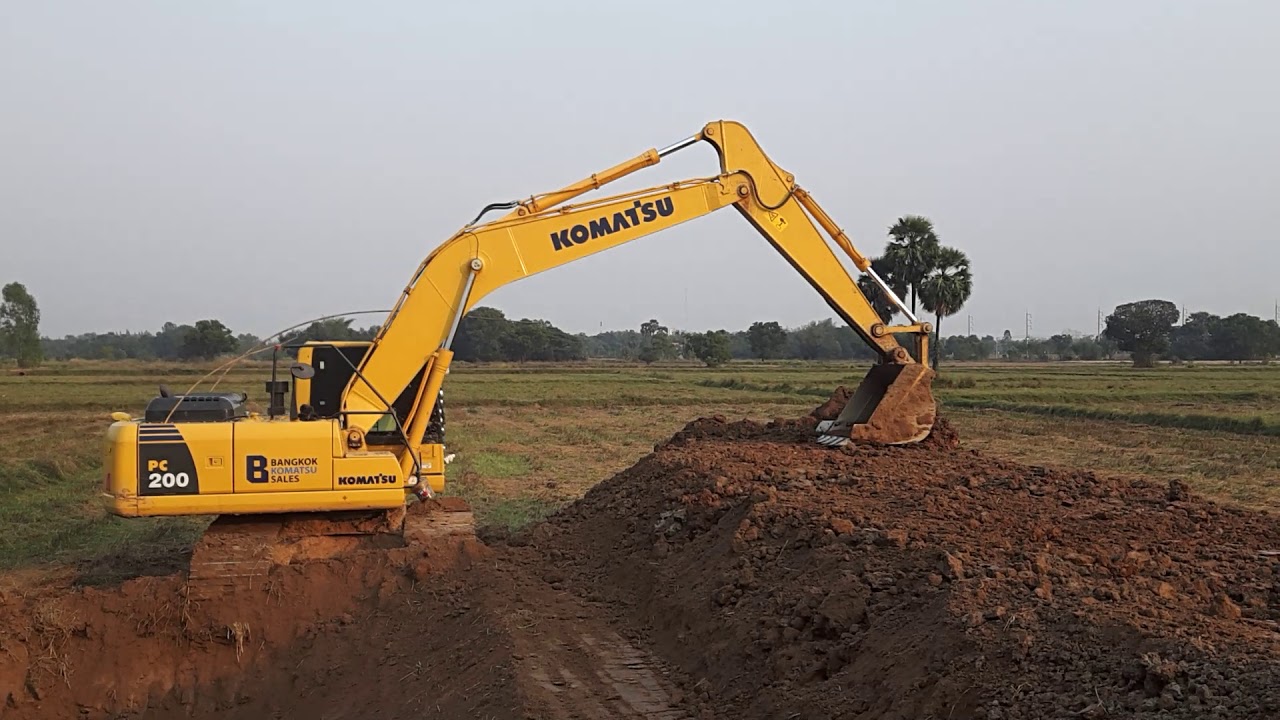 รีวิว การขุดสระ สโลปไล่ มุม ง่ายๆ ครับท่าน komatsu pc 200-8mo