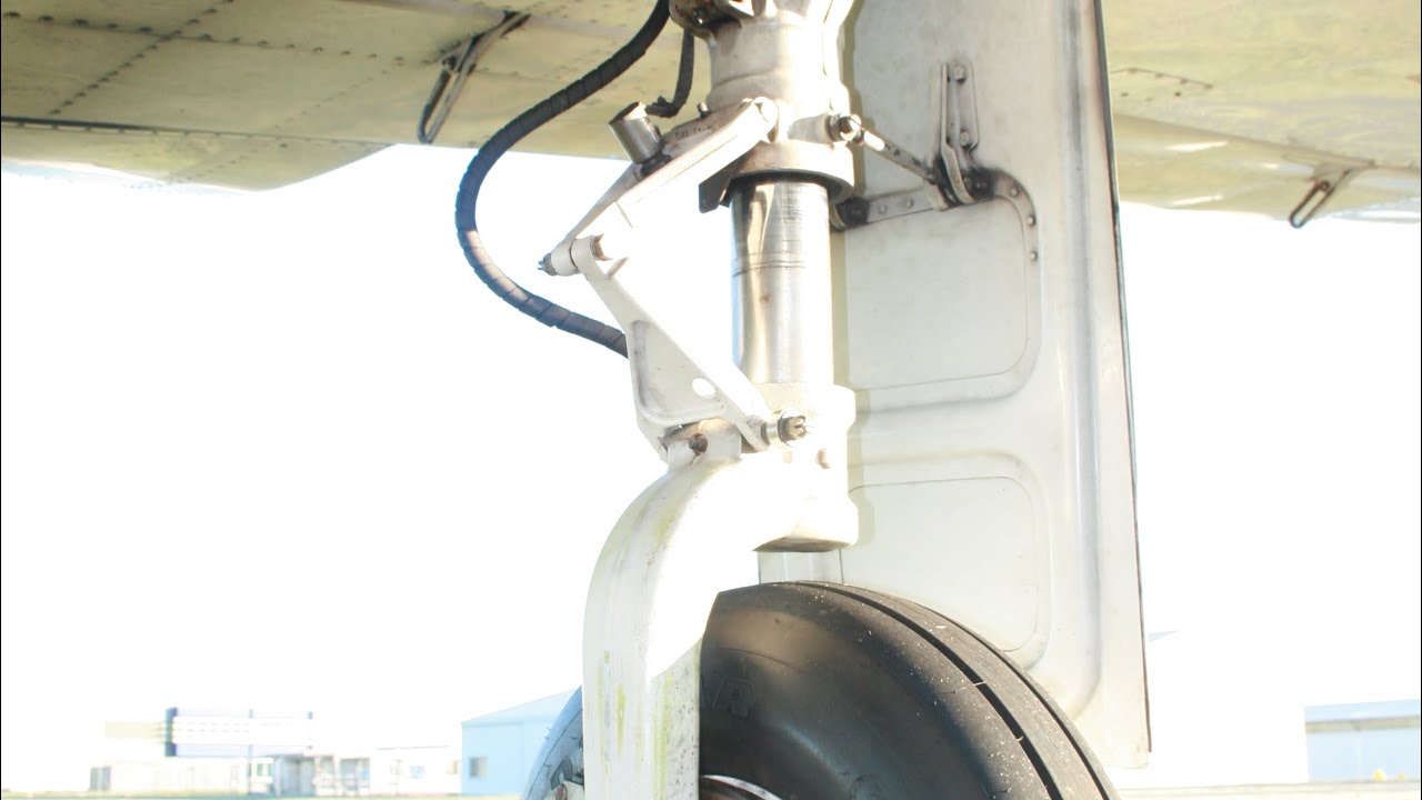 Aircraft landing gear oleo strut disassembly.