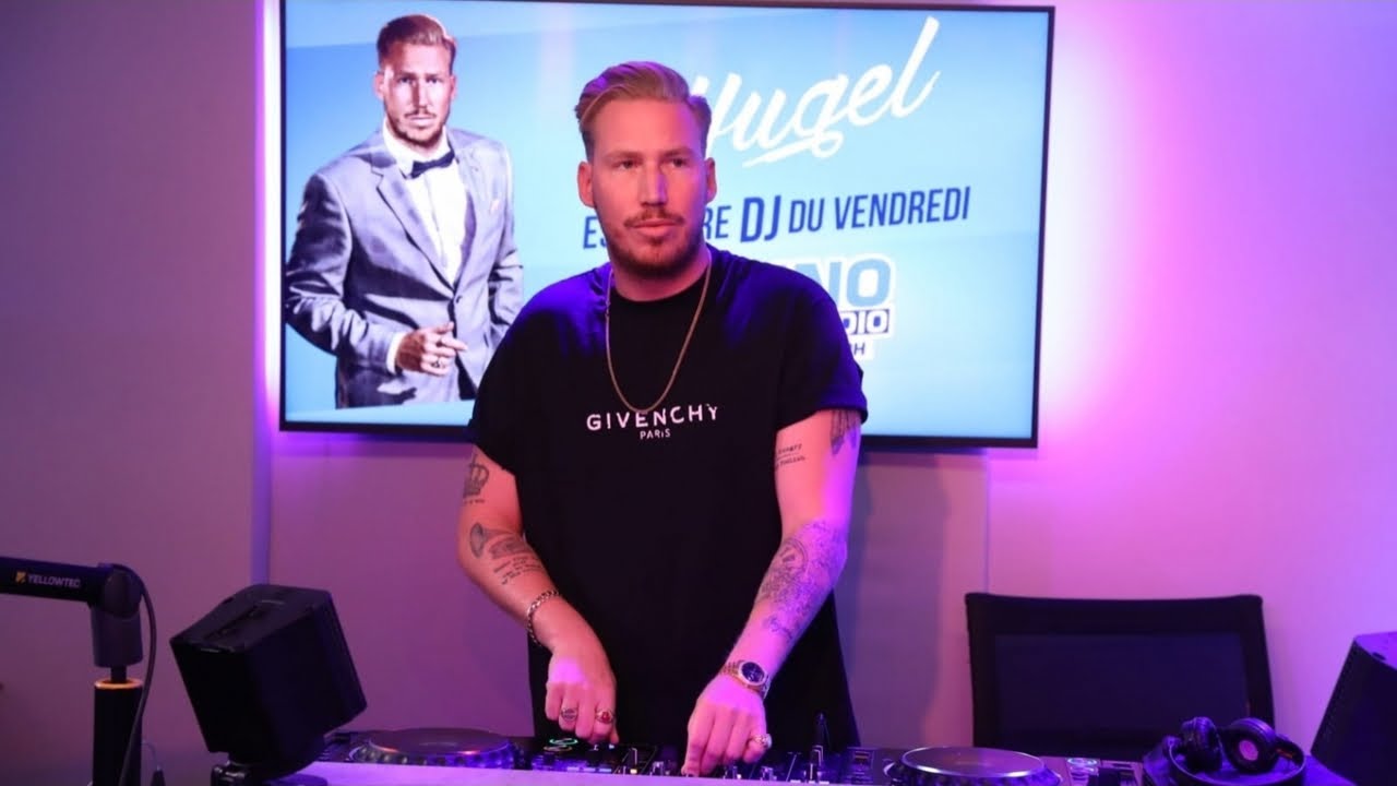 Hugel mixe en live dans Bruno dans la radio