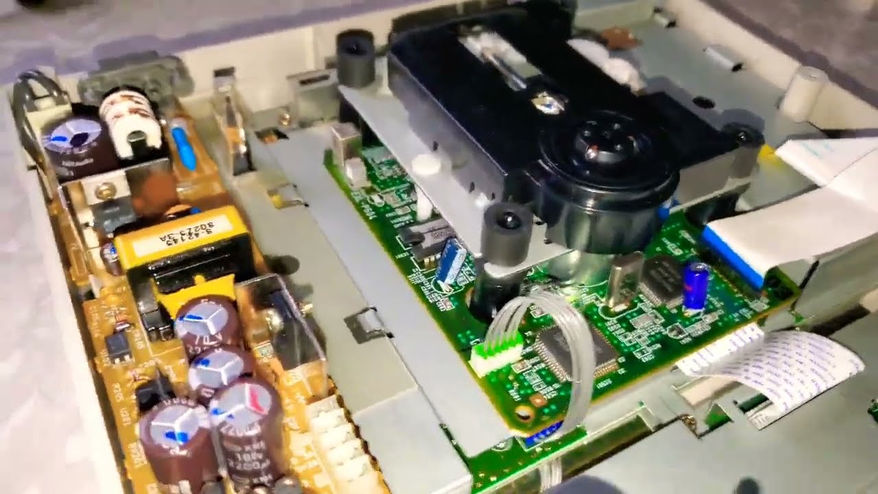 Работаю над японской Sega Saturn 1994 года *ИСПРАВЛЕНИЕ* Дисковод не вращается