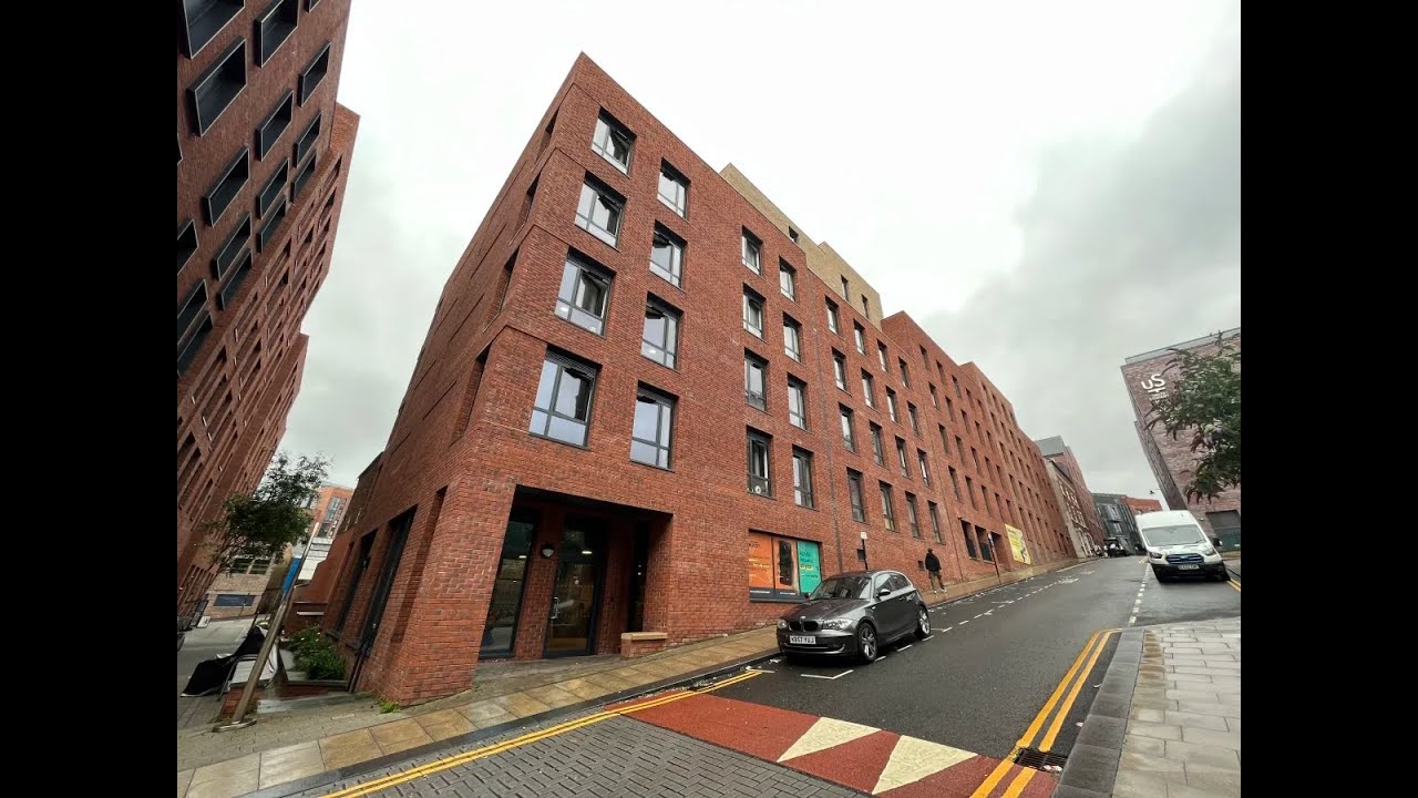 The Cheap Affordable Student Accommodation in Sheffield - Hollis Croft [Room Tour]