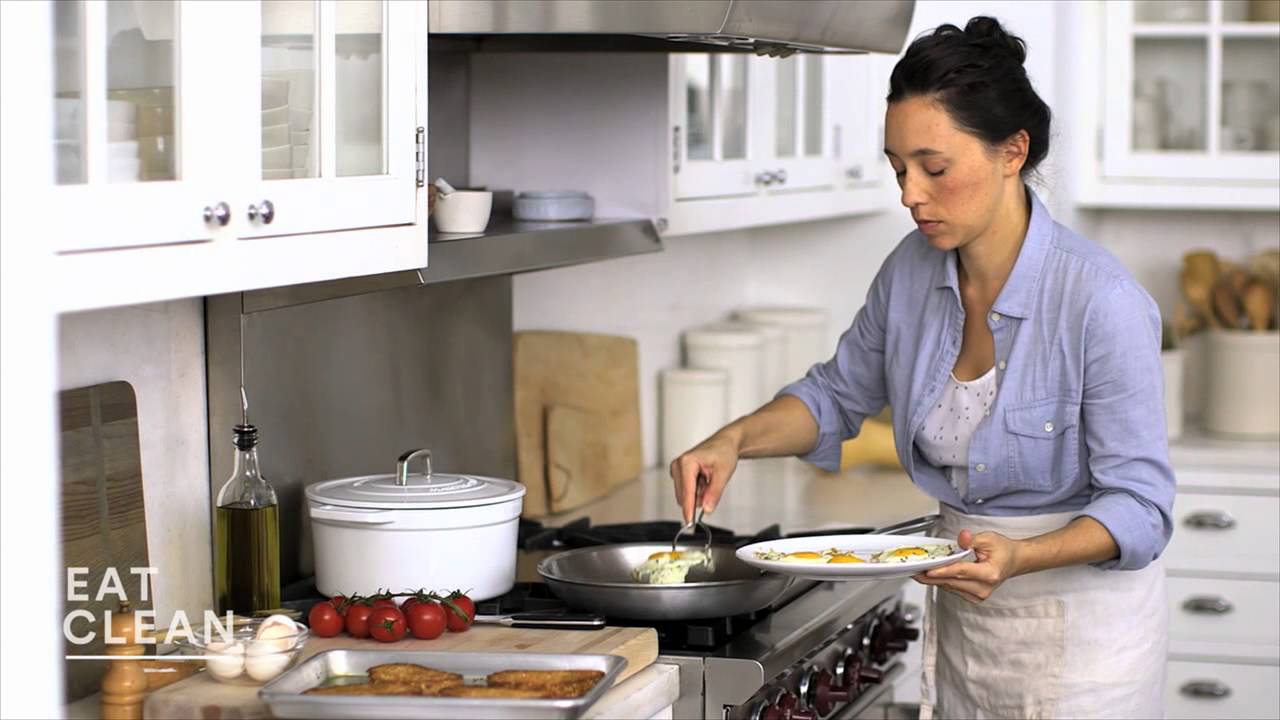Garlic Toast with Charred Tomatoes and a Fried Egg - Eat Clean with Shira Bocar