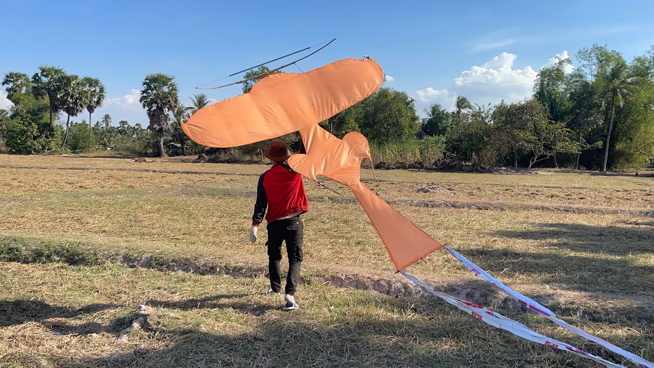 បង់ហោះខ្លែងឯកធំ