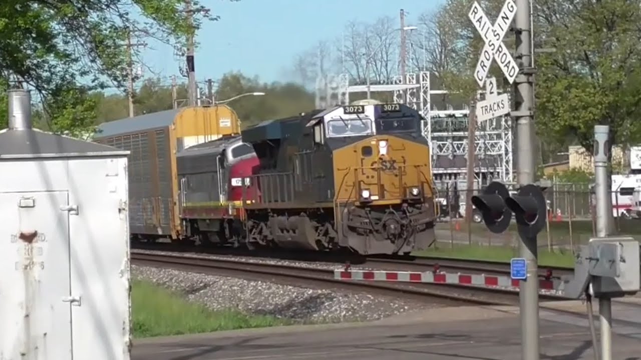 CSX 3073 East with FP9A trailing - Cuyahoga Falls, OH - 5/13/22