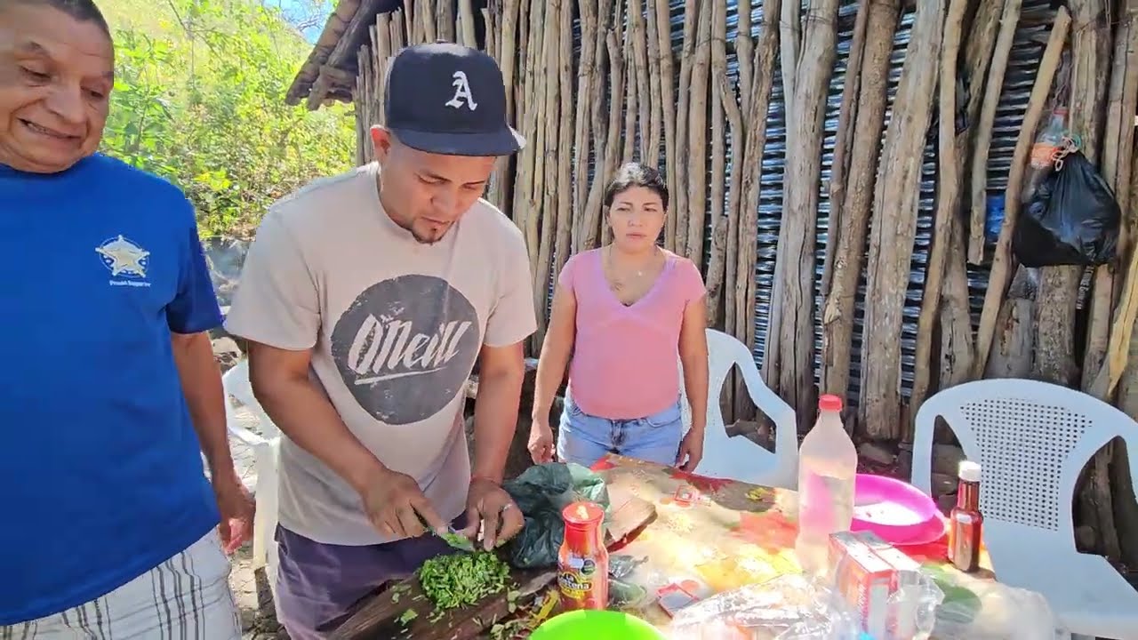 que alegría para veto al ver lo que ba a comer