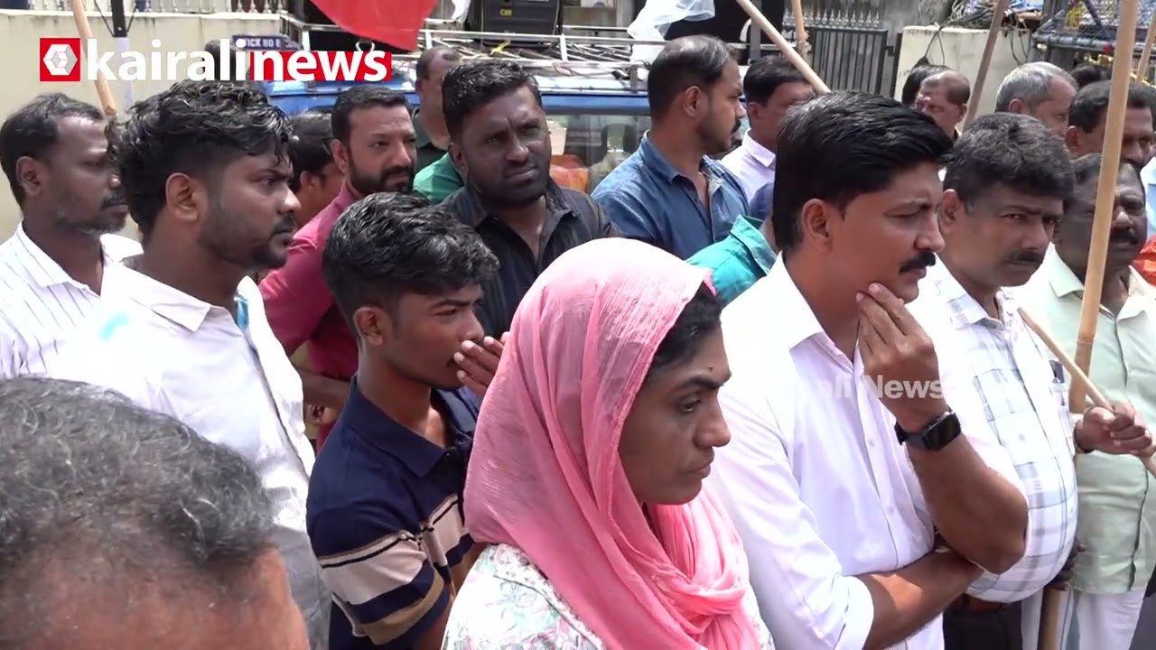നാടിൻ്റെ സ്വപ്നങ്ങൾക്കായി സഞ്ചരിച്ച മന്ത്രി വീണാ ജോർജ്, ഇടങ്കോലിട്ടവർ കോൺഗ്രസ്!  പ്രതിഷേധവുമായി LDF