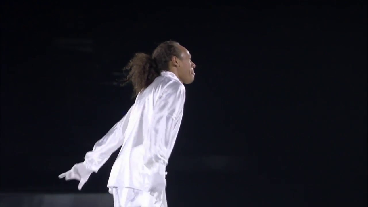 Elladj Balde Art On Ice 2018 Clown with Emily Sandé