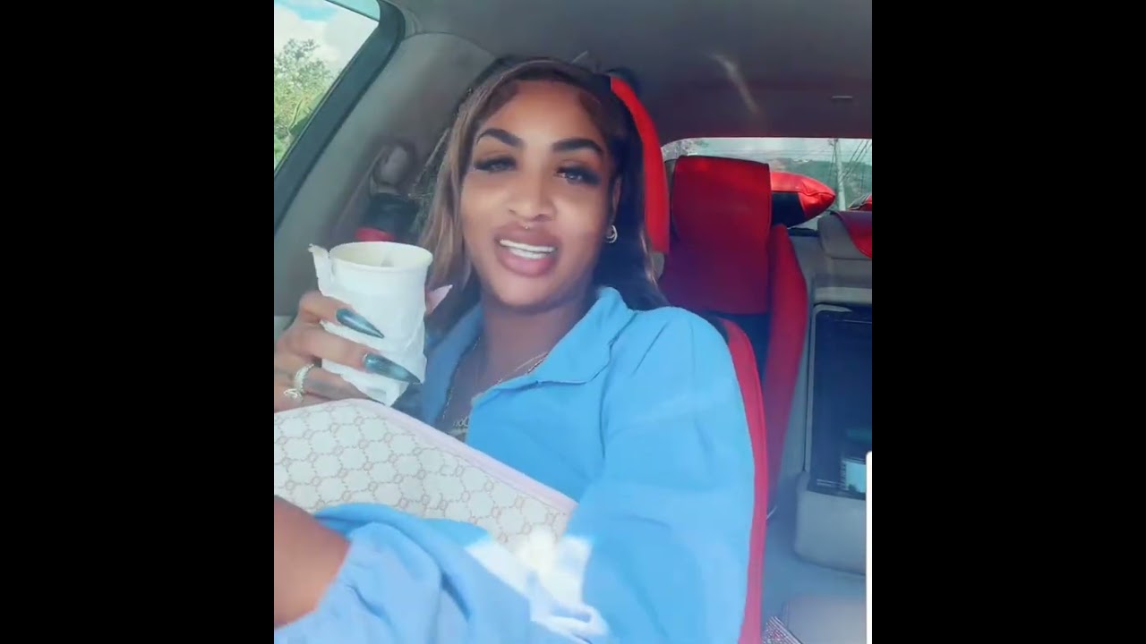 DEE OFFICIAL  HOLD A REASONING  WITH HER FANS
