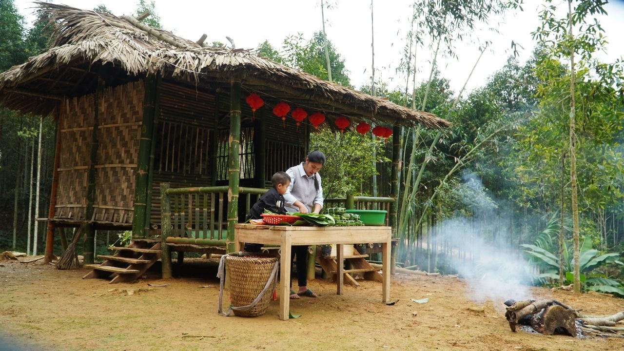 Single Mom and Her Child Prepare a Bamboo Forest House for Lunar New Year | Simple Living